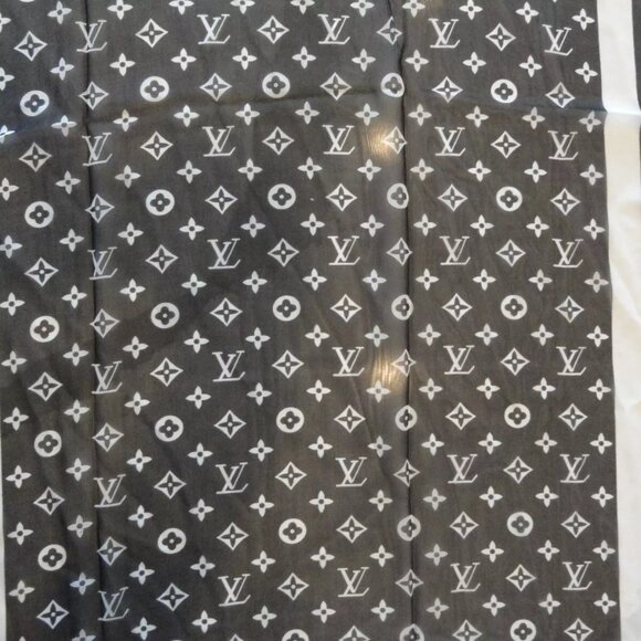 NEW AUTHENTIC RARE 2021 LOUIS VUITTON 100% SILK SCARF SCARVE BLACK WHITE 60"X20" - Picture 2 of 12